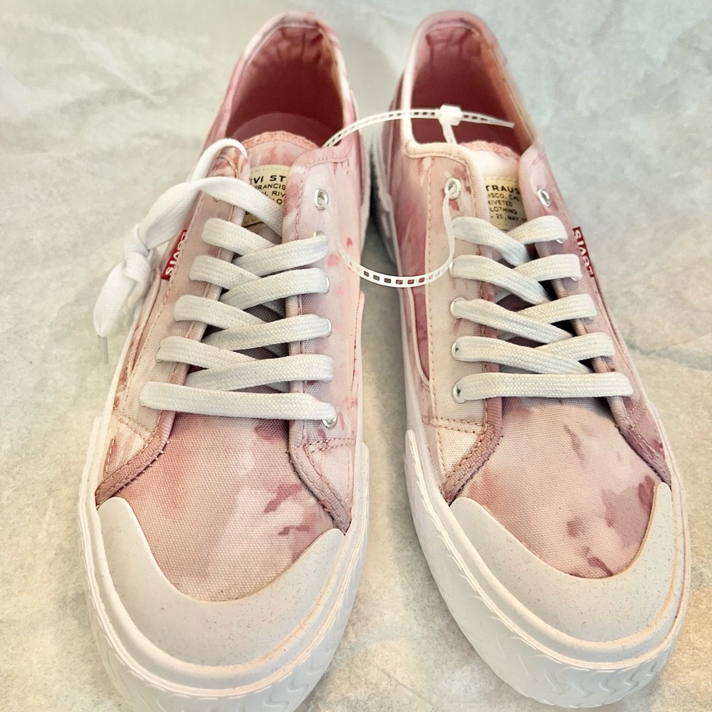 Levi's Women's Pink Patterned Sneakers Brand New - Picture 3 of 16